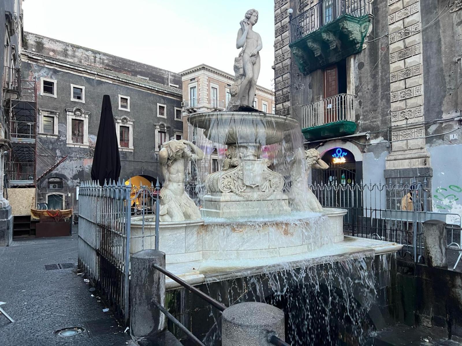 Appartamento Due Passi Dal Centro Aeroporto di Catania Fontana Rossa Esterno foto