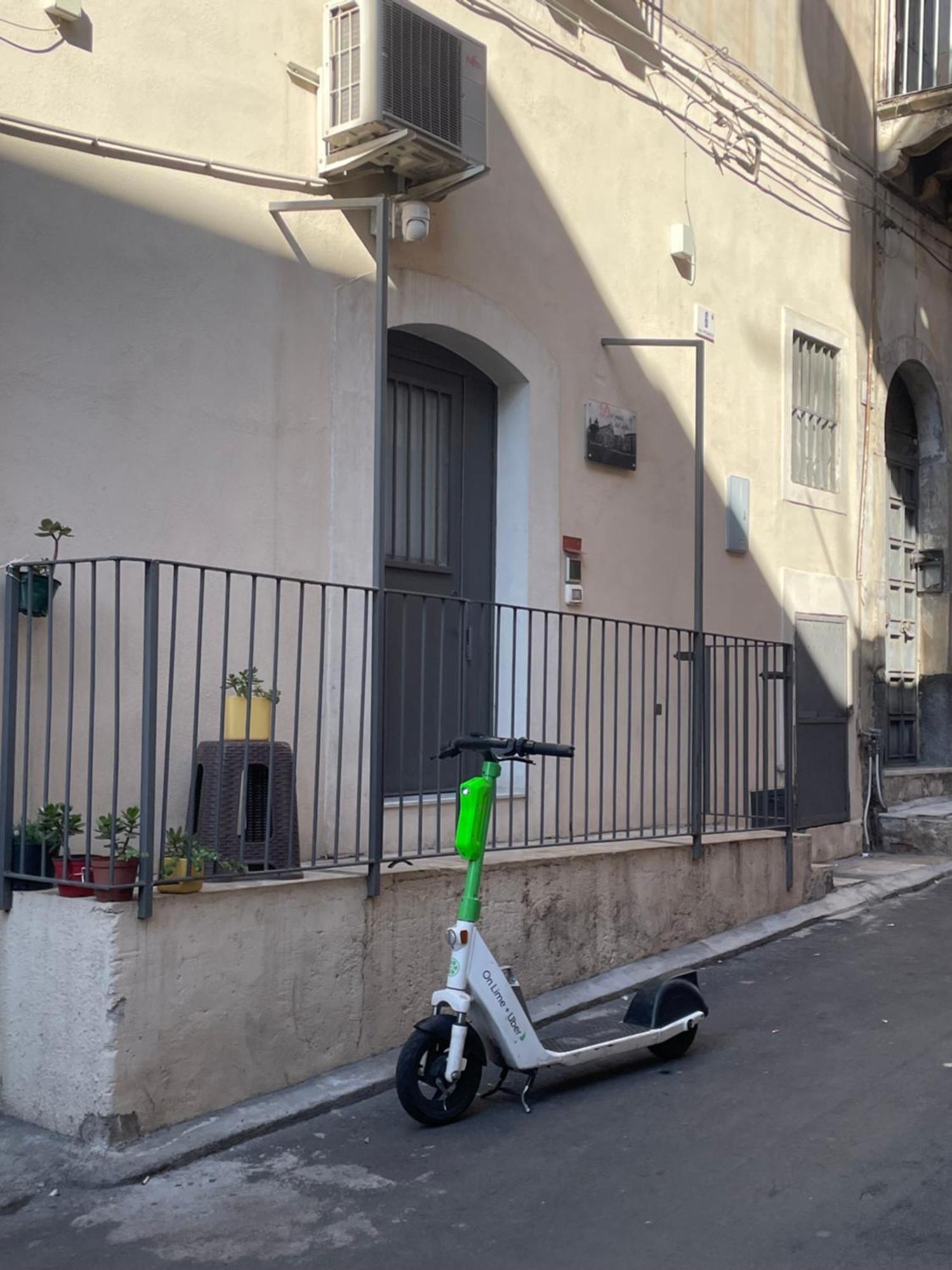 Appartamento Due Passi Dal Centro Aeroporto di Catania Fontana Rossa Esterno foto